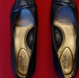 New (never worn) Hush Puppies career shoes